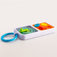 Sensoryczne kwadraty w ramce z zawieszką PlayTab Go Fat Brain Toy