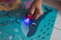 Świecące puzzle z mini-lampką UV Las 24 elementy 3+ Janod 