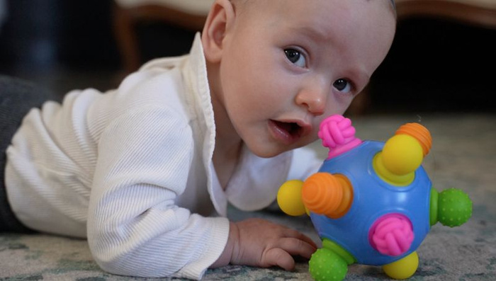 Woblii kula stymulująca zabawka sensoryczna Mobi