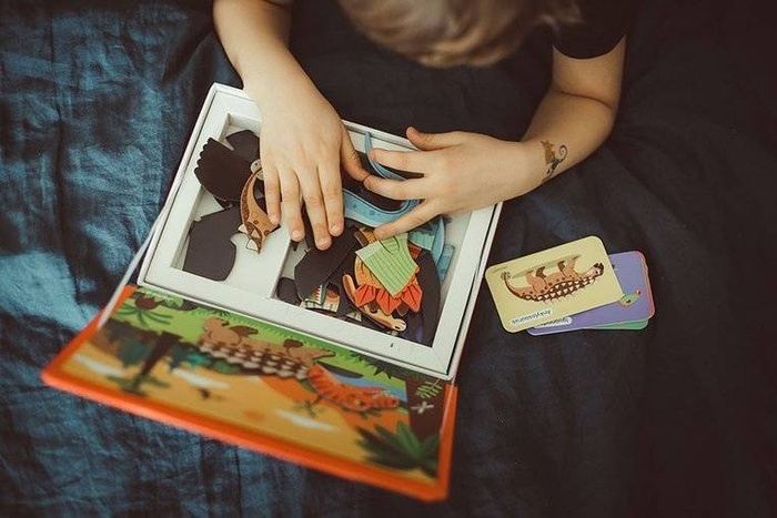 Magnetyczna układanka Dinozaury Magnetibook Janod